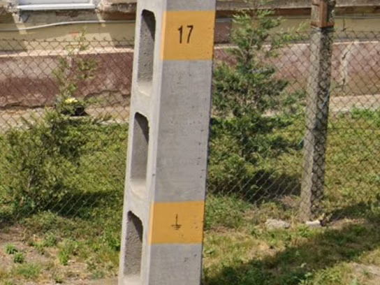 Szolnok double yellow sticker — how it looks in GeoGuessr