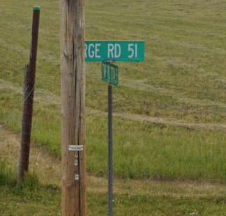 Alberta - Peace River street sign — how it looks in GeoGuessr