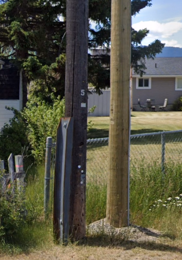 British Columbia - Metal pole rectangle — how it looks in GeoGuessr