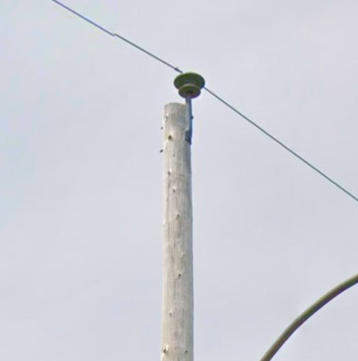 Eastern Canada - Isolated UFO insulator — how it looks in GeoGuessr