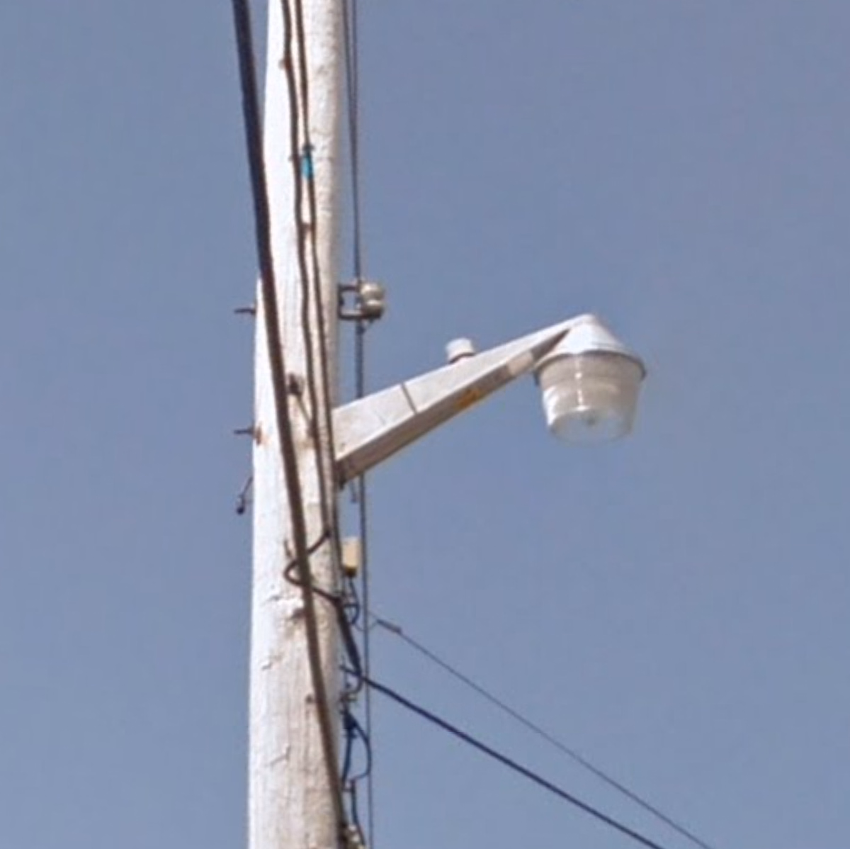 Eastern Canada - Tiny hanging lamp — how it looks in GeoGuessr