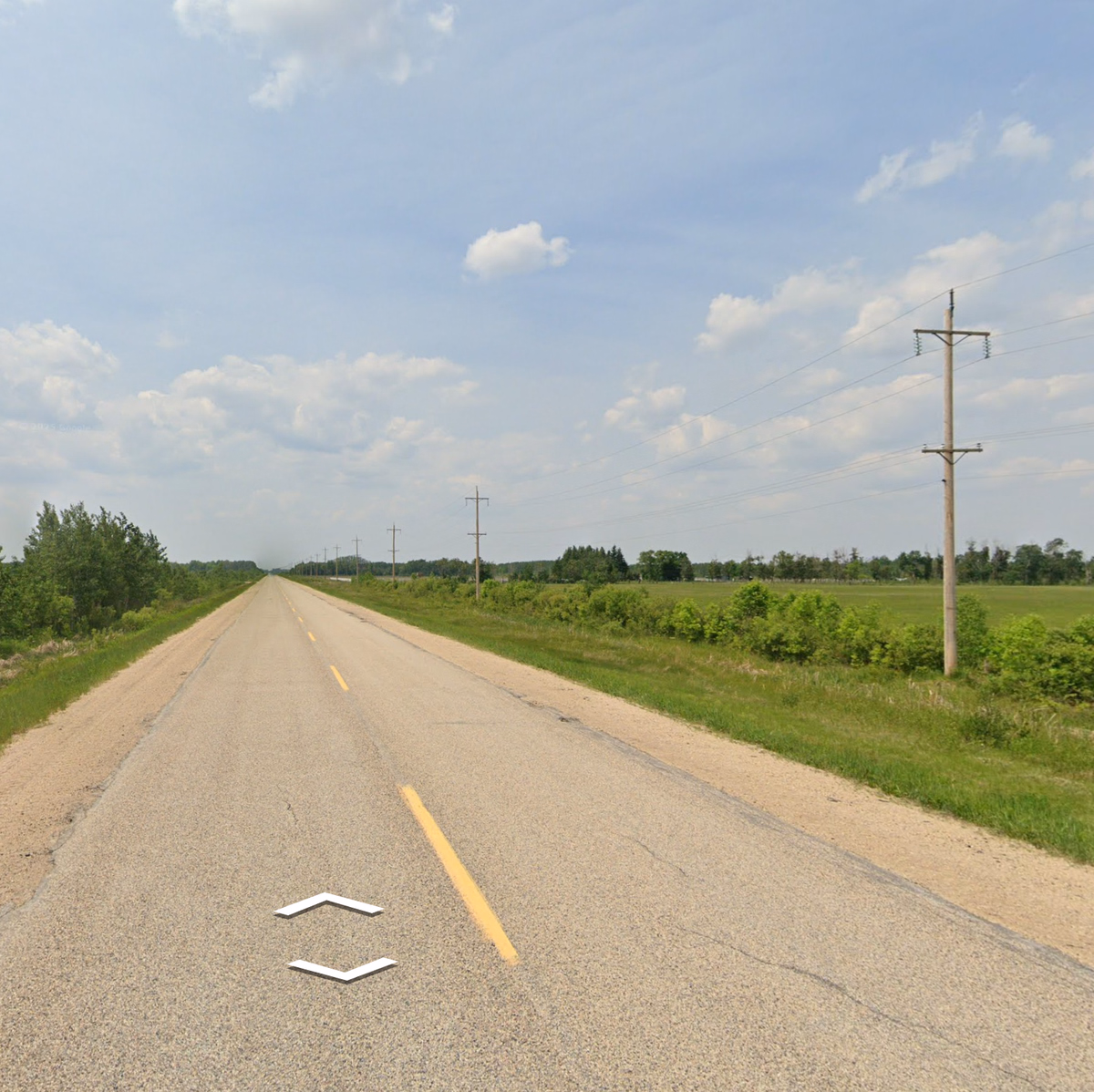 Manitoba - Hanging insulator poletop — how it looks in GeoGuessr