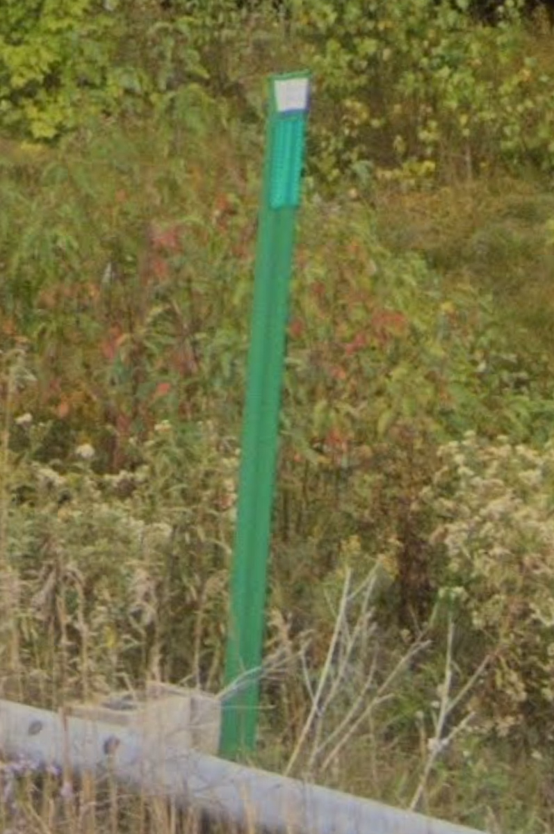 New Brunswick - Bollards — how it looks in GeoGuessr