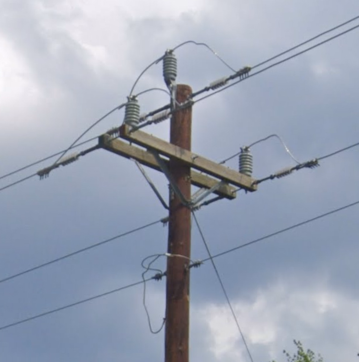 Newfoundland & Labrador - Double crossbar poletop — how it looks in GeoGuessr