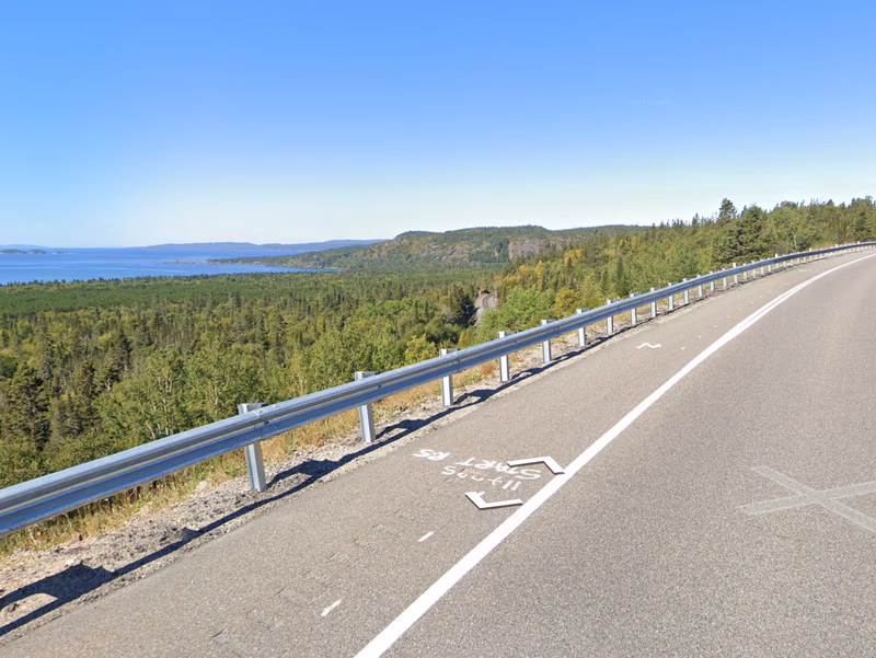 Ontario - Metal guardrail — how it looks in GeoGuessr