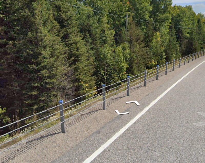 Ontario - Blue cap guardrail — how it looks in GeoGuessr