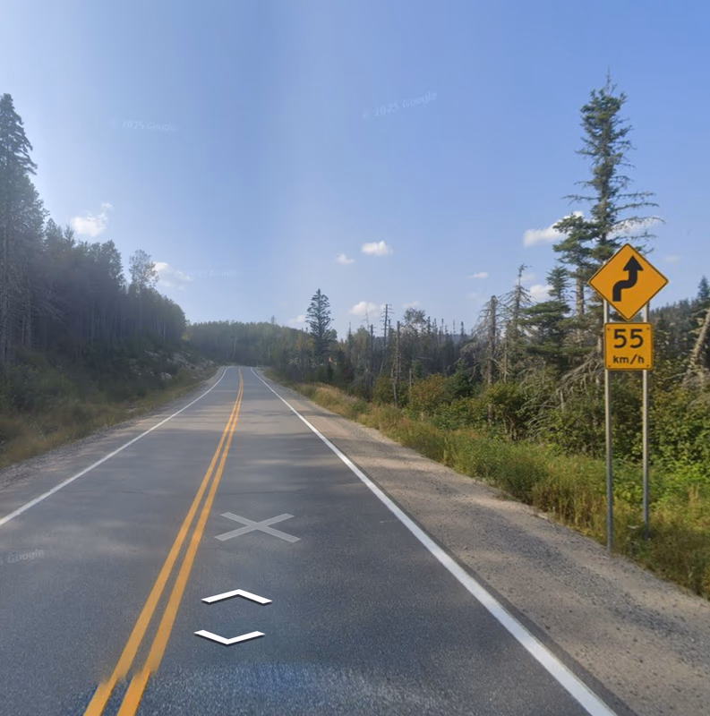 Québec - Double signpost — how it looks in GeoGuessr