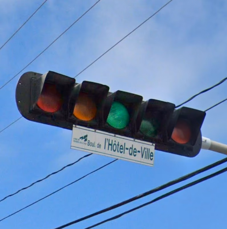 Québec - Horizontal stoplight — how it looks in GeoGuessr