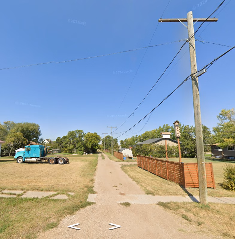 Saskatchewan - Long crossarm pole — how it looks in GeoGuessr