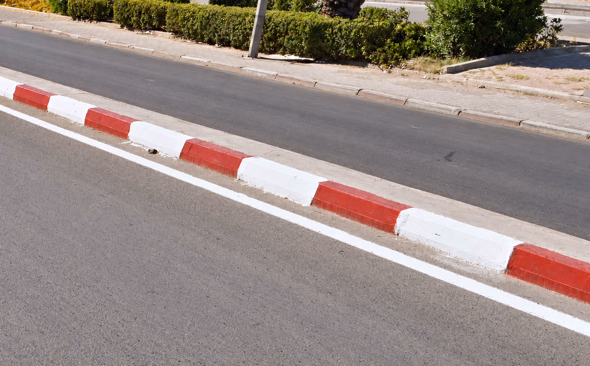 Red-and-White Curbs — how it looks in GeoGuessr