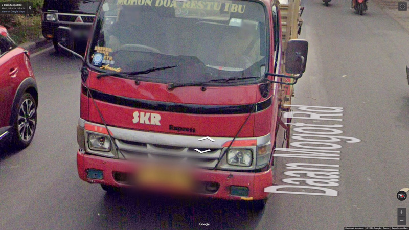 Yellow Commercial Plate — how it looks in GeoGuessr