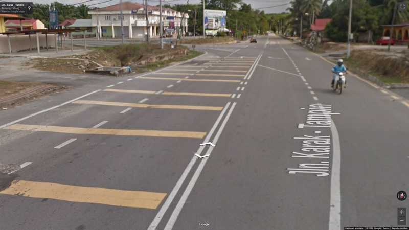 Transverse yellow bars — how it looks in GeoGuessr