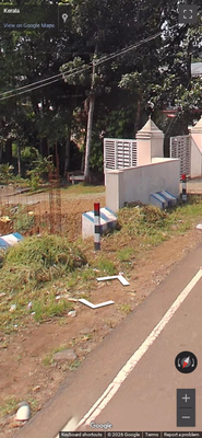 India clue: Bollard