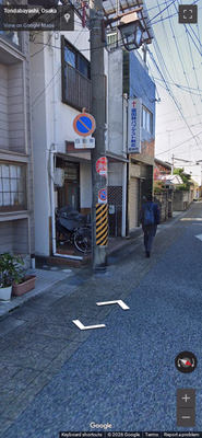 Japan clue: Short pole reflectors - Yellow-and-black Diagonal