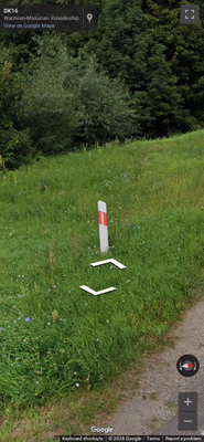 Poland clue: Bollard with red stripe