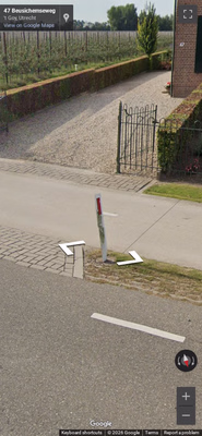 Netherlands clue: Bollard