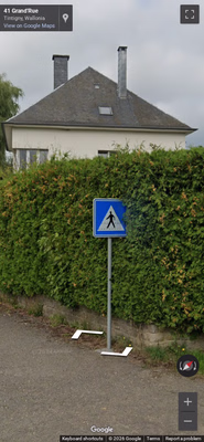 Belgium clue: Pedestrian crossing sign