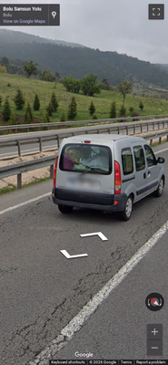 Turkey clue: Long white plates with EU-style blue strip