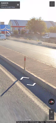 Turkey clue: Bollard with wide reflector