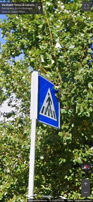 Italy clue: Pedestrian crossing sign