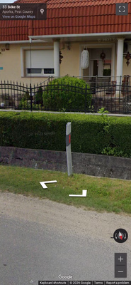 Hungary clue: Bollard with red reflector