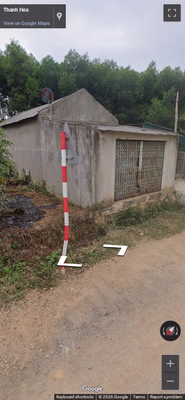 Vietnam clue: Red-white signpost