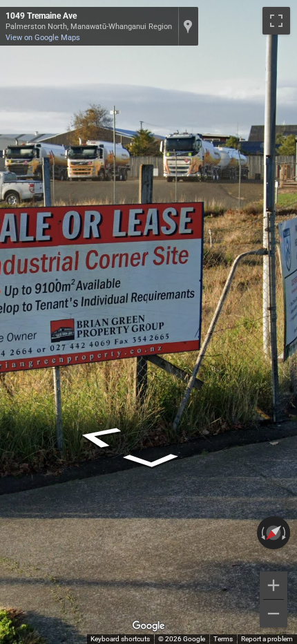 New Zealand commercial vehicle with a website address displaying the .nz domain on its side.