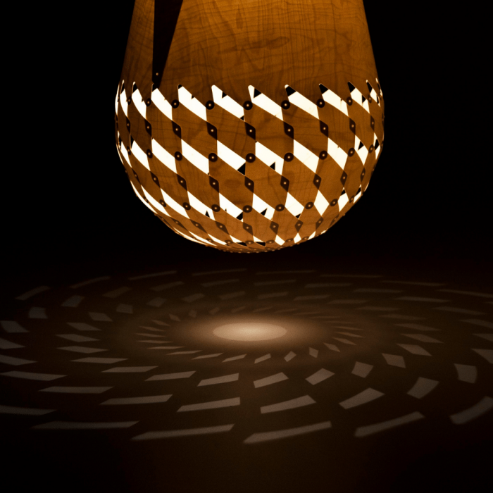 lampara-de-techo-colgante-bambu-ecologica-cristal-basket-of-light-ekohunters-lamparas-sostenibles
