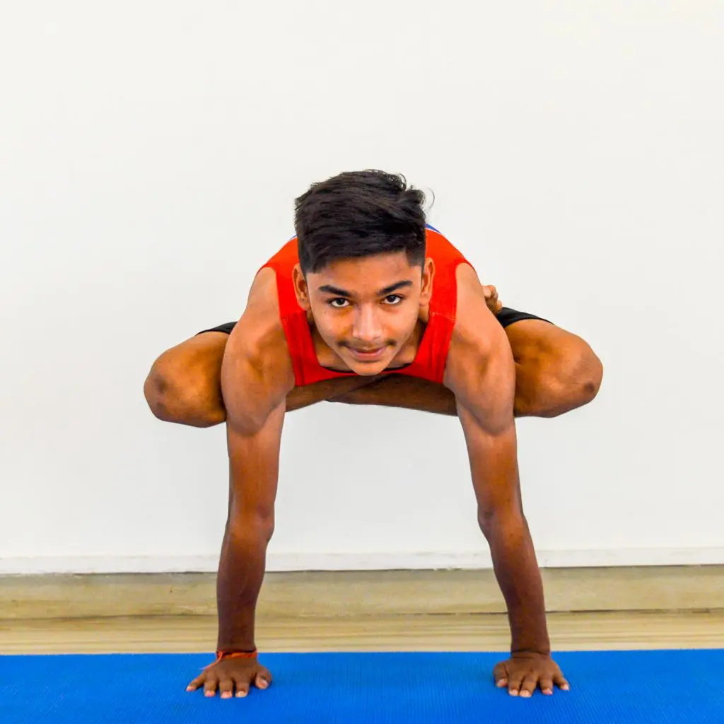 Yoga For Men: Beginner?s Step by Step Guide to a Stronger Body & Sharper  Mind (Yoga For Men, Yoga, Yoga For Beginners, Yoga Poses) - Williams,  Michael: 9781540519658 - AbeBooks