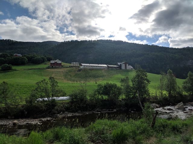 Just look at this idyllic farm!