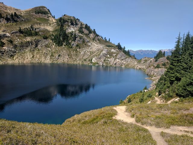 Mica Lake was right down the trail.