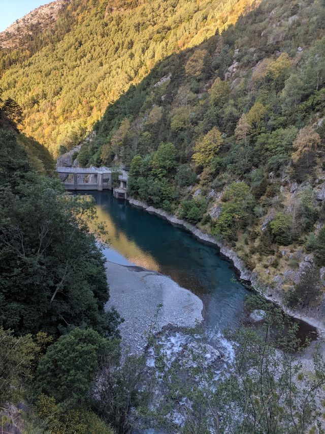 A lake I passed with stunningly pretty water