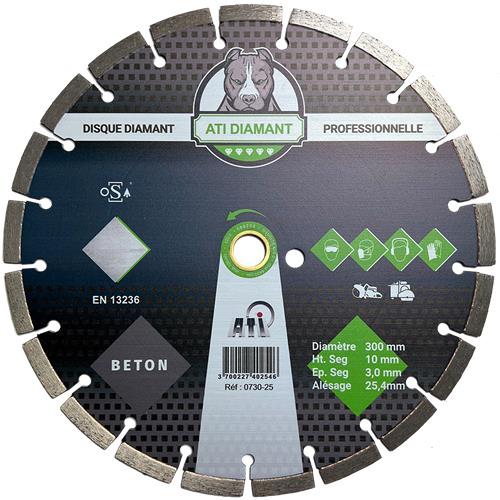 Disque pour coupe rapide et grande capacité de coupe de matériaux durs. bon rapport de vitesse de coupe et de longévité.
spécialement adapté : tuiles béton, pavés autobloquants, parpaing, gravillons lavés, brique, bordure trottoir, béton vieux, ardoise
adapté : granit, béton armé, asphalte
