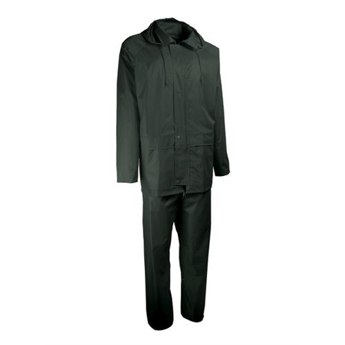 Complet de pluie (veste et pantalon).
p.v.c sur support polyester.

veste:
* avec capuche fixe enroulée dans le col. (serrage par cordon).
* fermeture à glissière sous rabat à pressions.
* 2 poches latérales avec rabat.
* dos ventilé. 
* serrage à la taille par cordon. 

pantalon:
* avec braguette et pressions. 
* serrage élastique à la taille.
* ajustement en bas des jambes par pressions. 
* passe-mains.

coutures soudées pour l'imperméabilité.
coloris vert.