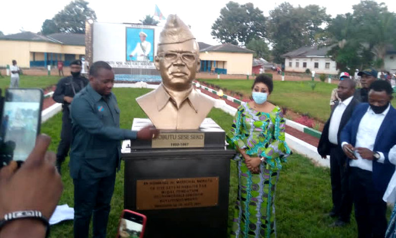 LE MARÉCHAL MOBUTU 25 ANS APRÈS : LE SOUVENIR D'UNE FIERTÉ NATIONALE ET L'HÉRITAGE D'UNE UNITÉ DU PAYS A SAUVEGARDER Â  TOUT PRIX !!! Mobutu-buste-gbado-030921-800px