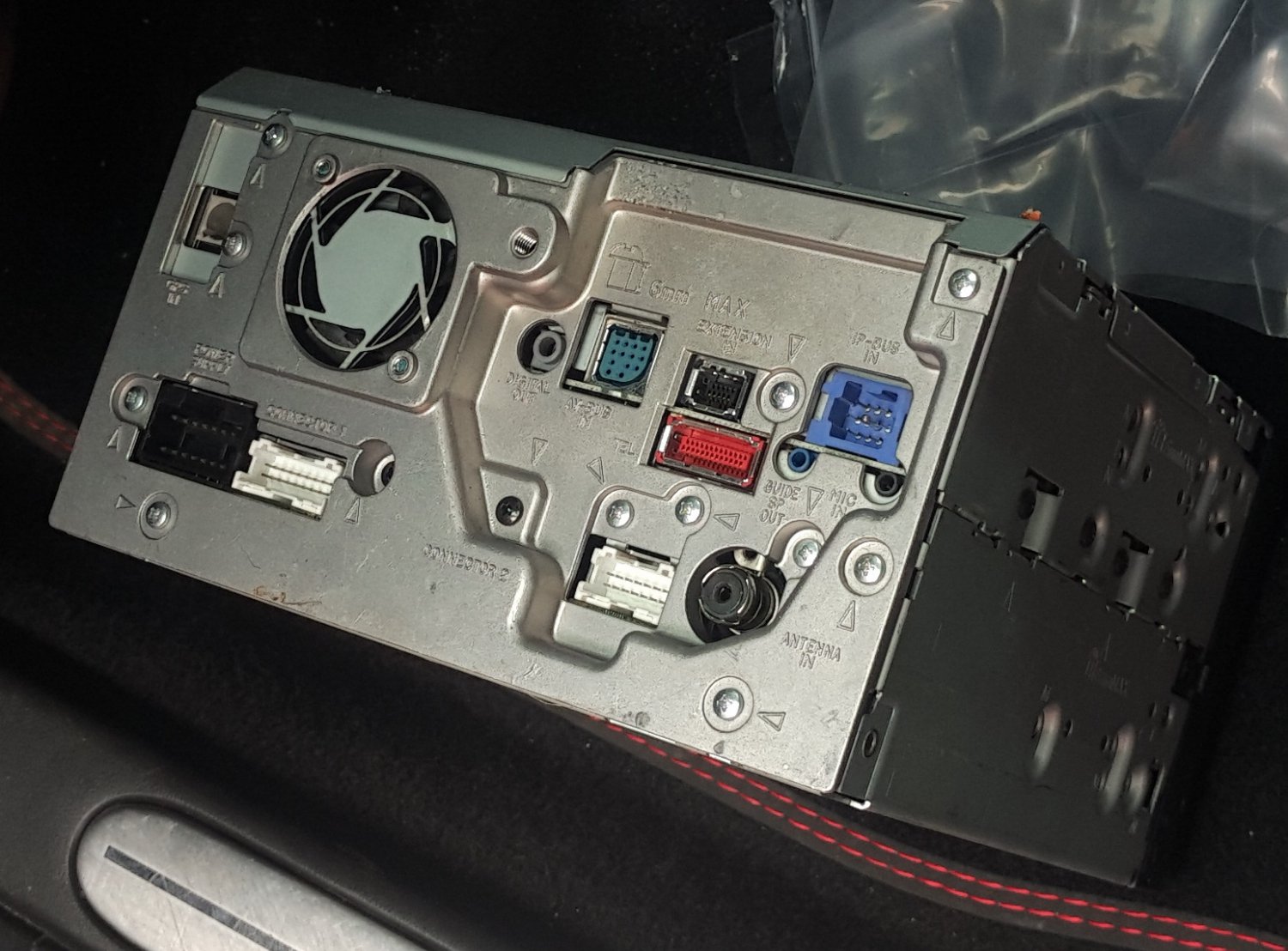 тыльная сторона Pioneer AVIC-HD3