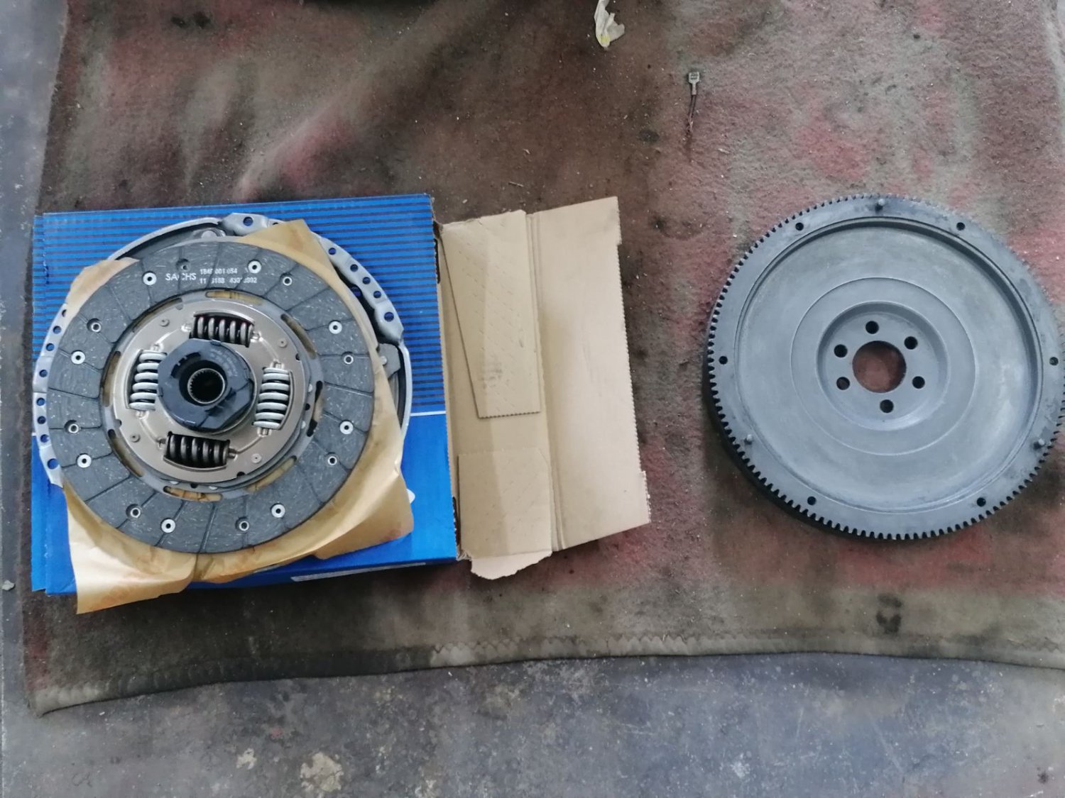 Новый комплект сцепления Sachs 3000 332 001, +комплект переходных болтов на корзину маховик N10101001 — 6 шт, 6шт — 3096005000