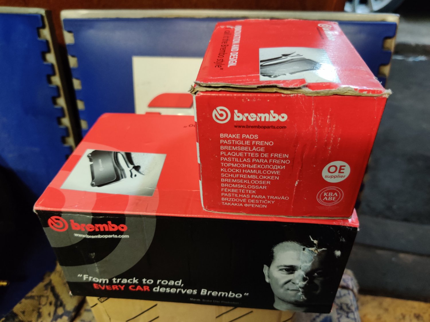 Тормозные колодки Brembo P37018 и P11024