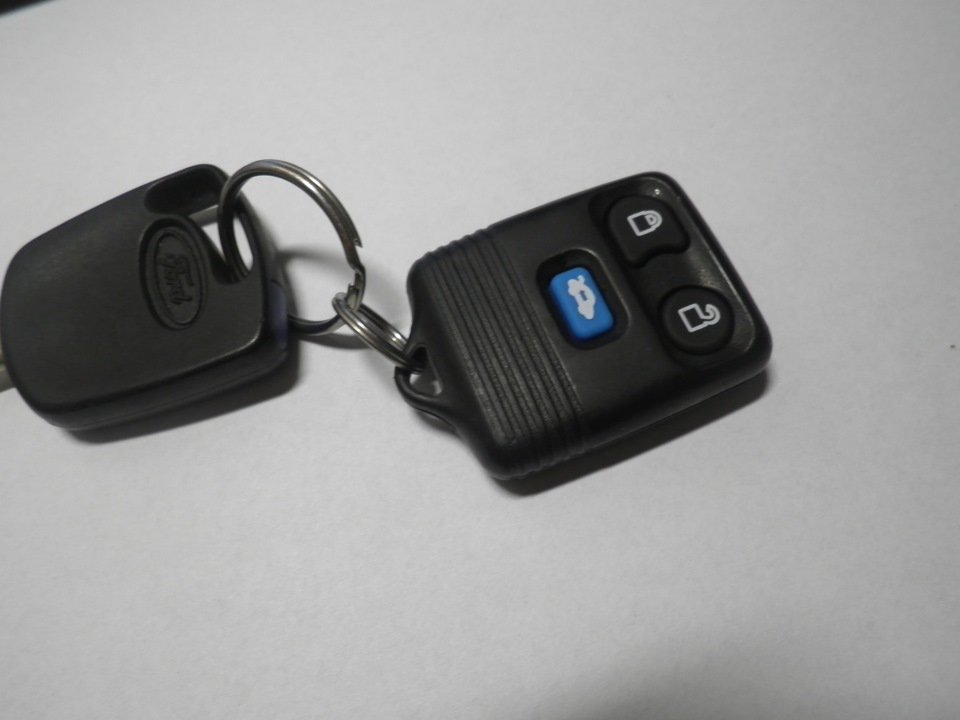 Connect key. Transit connect 2007 ключ зажигания. Ключ Форд Транзит 2007. Брелок от Ford Transit 2016. Пульт Ford connect.