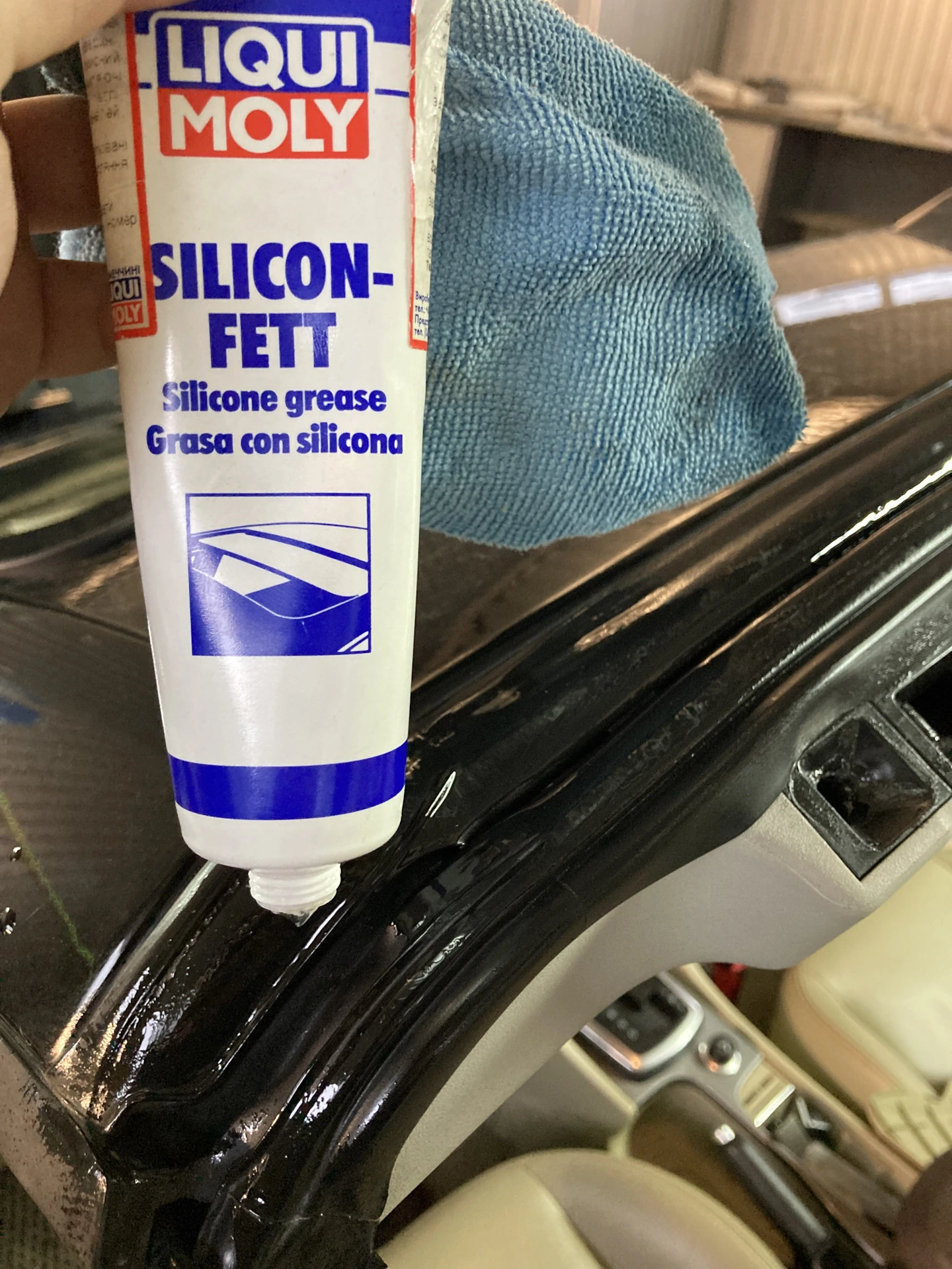 Тюбик Liqui Moly Silicon-Fett, уже обмазаная резинка)