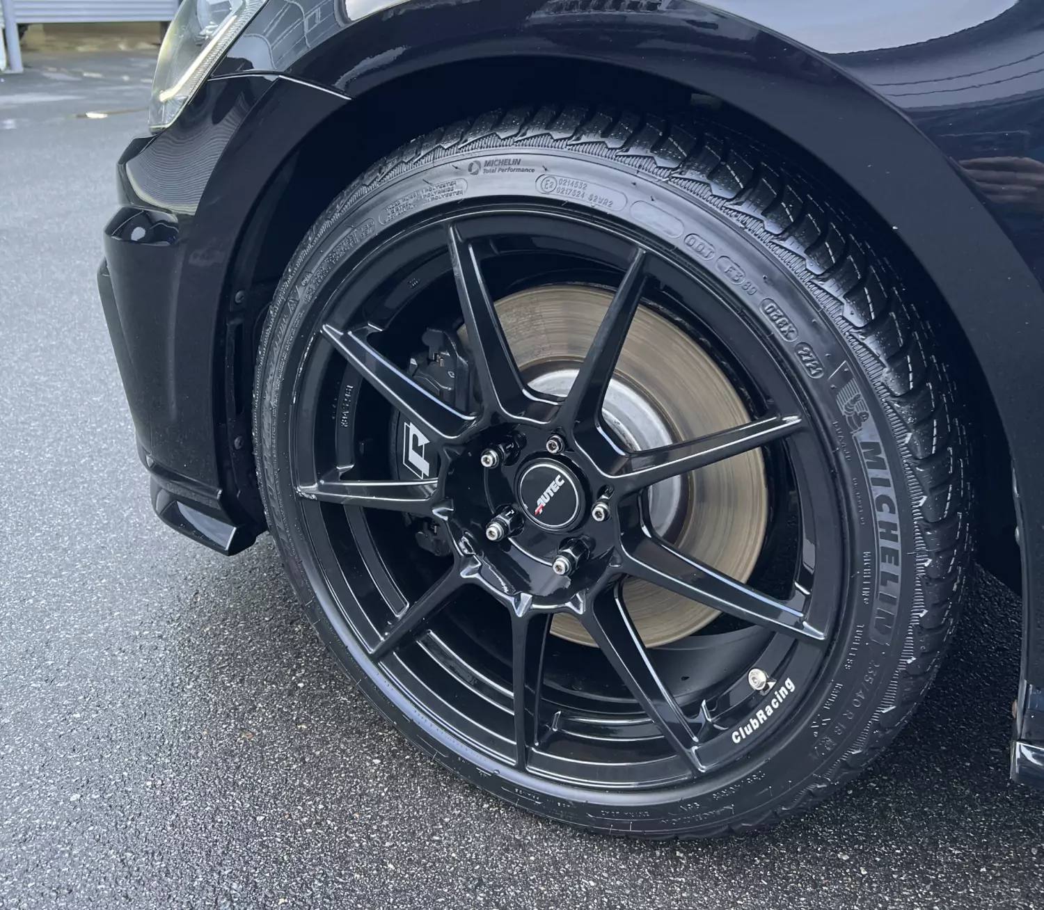 Вибір пав на Michelin Pilot Alpin 5 у розмірі 235/40 R18.
