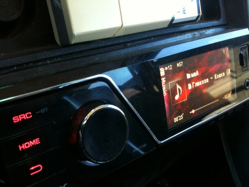 Автомагнитола Pioneer MVH-7300 — USB/MP3 проигрыватель Основные параметры Максимальная мощность MOSFET: 50 Вт x 4 Тюнер: AM, FM (24 пресета) Воспроизведение: MP3, WMA, AAC на USB и SD (до 32 Гб), видео DivX, фото JPEG на USB и SD (до 32 Гб), iPod, iPhone, USB через фронтальный USB-вход, другие аудиоустройства через фронтальный AUX-вход Съемная передняя панель: Да Полноцветный 3-дюймовый TFT дисплей: Да Подсветка кнопок: 113 оттенков цвета Автоприглушение при входящих звонках на сотовый телефон: Да Входы/выходы Фронтальный Aux-вход: Да Прямой выход на сабвуфер: Да Вход ДУ с рулевого колеса: Да Выход с высоким напряжением для усилителя (4 вольт) : Да Непосредственное управление iPod Direct: Да RCA аудиовыходы: Да RCA видеовход: Нет USB вход: Да Разъем SD-карты (SDHC совместимый, до 32 Гб): Да Тюнер Система радиоданных RDS: Да Система поиска и запоминания станций с лучшим качеством приема (BSM): Да Автоматический поиск альтернативной частоты станции: Да Поиск PTY: Да Аудио Технология восстановления качества звука Advanced Sound Retriever: Да Автоматический эквалайзер: Да Автоматическая настройка задержки звука для разных динамиков Auto Time Alignment: Да Баланс: Да ЦАП: 1 бит Фэйдер: Да Графический 8-полосный эквалайзер с 7 пресетами: Да Фильтры ВЧ и НЧ: Да Loudness: Да Подстройка звука Sonic Center Control: Да