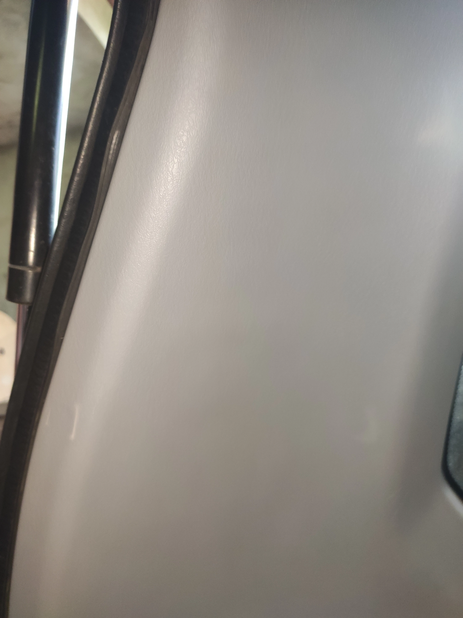 Відмита ліва сторона багажника
