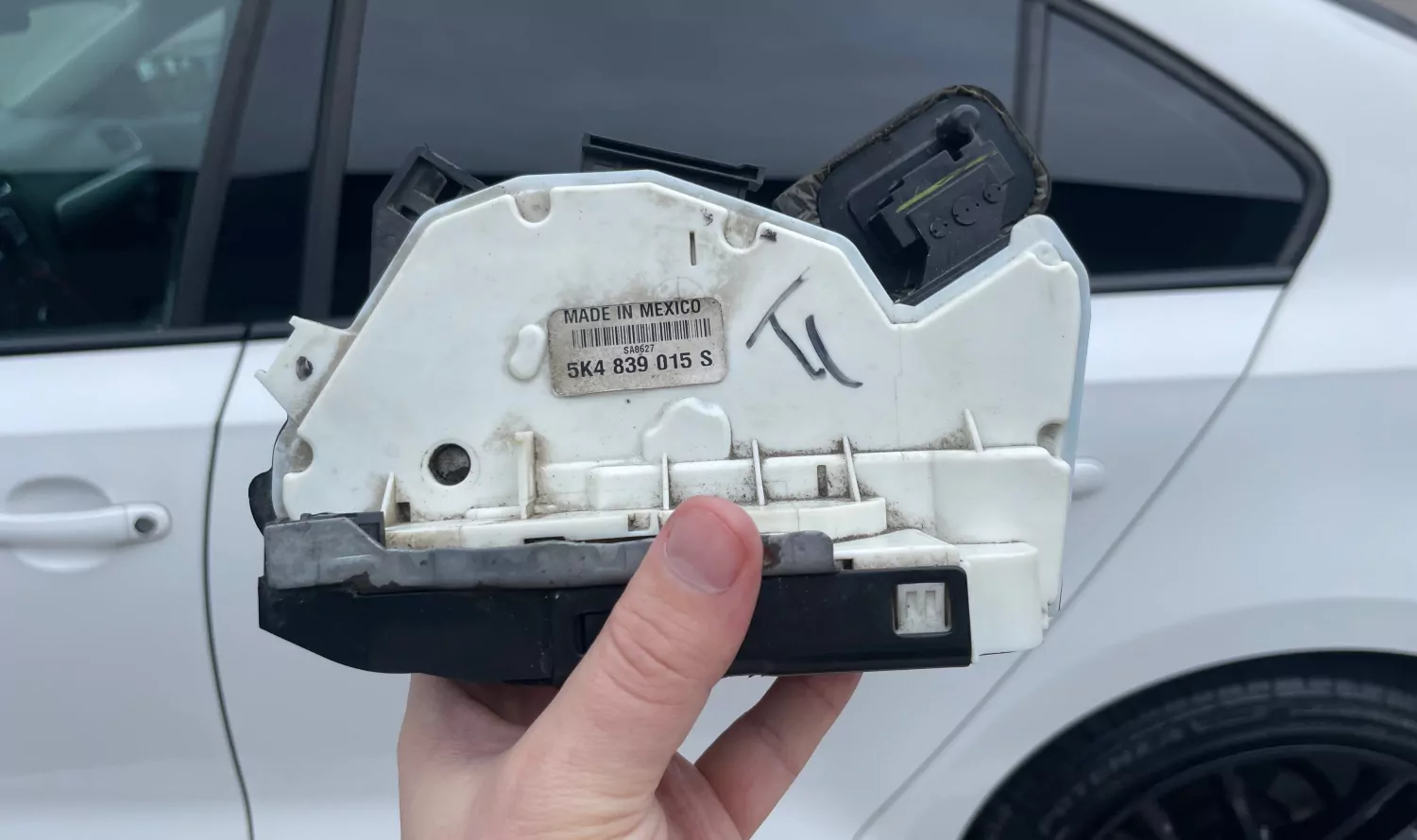 Заміна замку задньої лівої двері