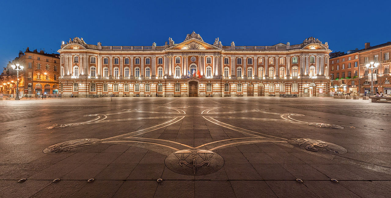 1280px-Toulouse_Capitole_Night_Wikimedia_Commons