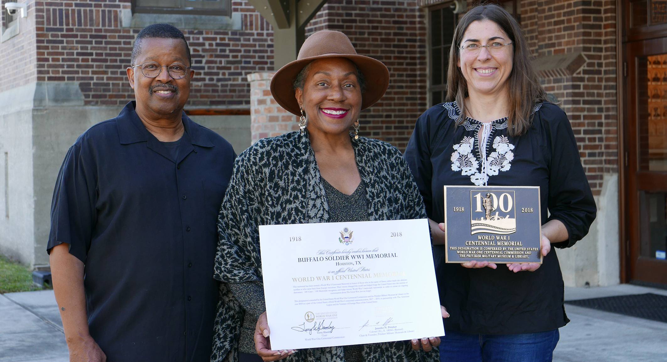 Capitaine Matthews, directeur du Buffalo Soldier National Museum, Angela Holder, professeur d’histoire au Houston Community College, et Pulchérie Gueneau, professeur de français à Houston