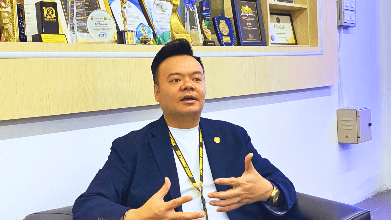 Dato Raymond.png