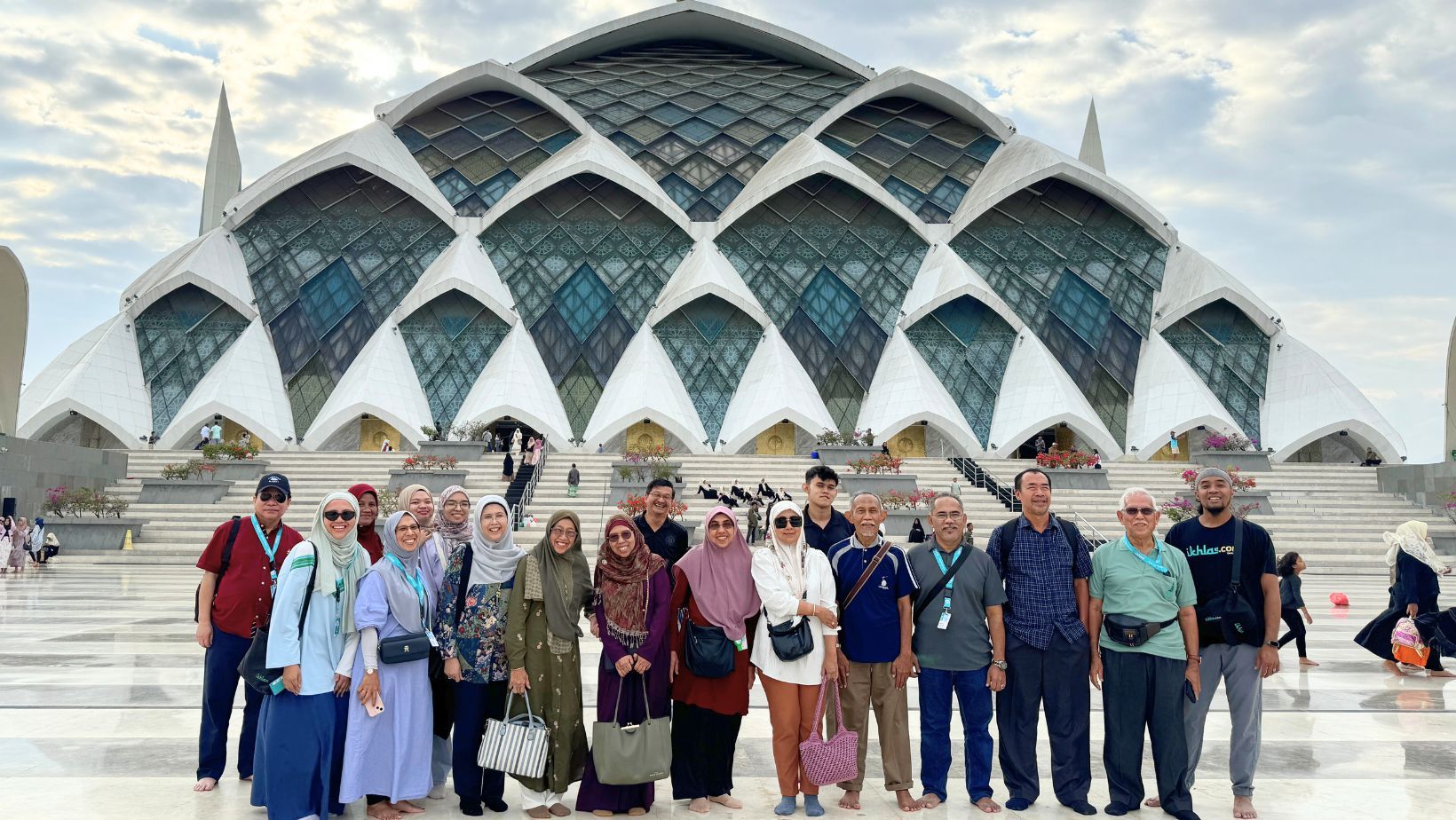 Masjid Al-Jabbar, Bandung.jpg