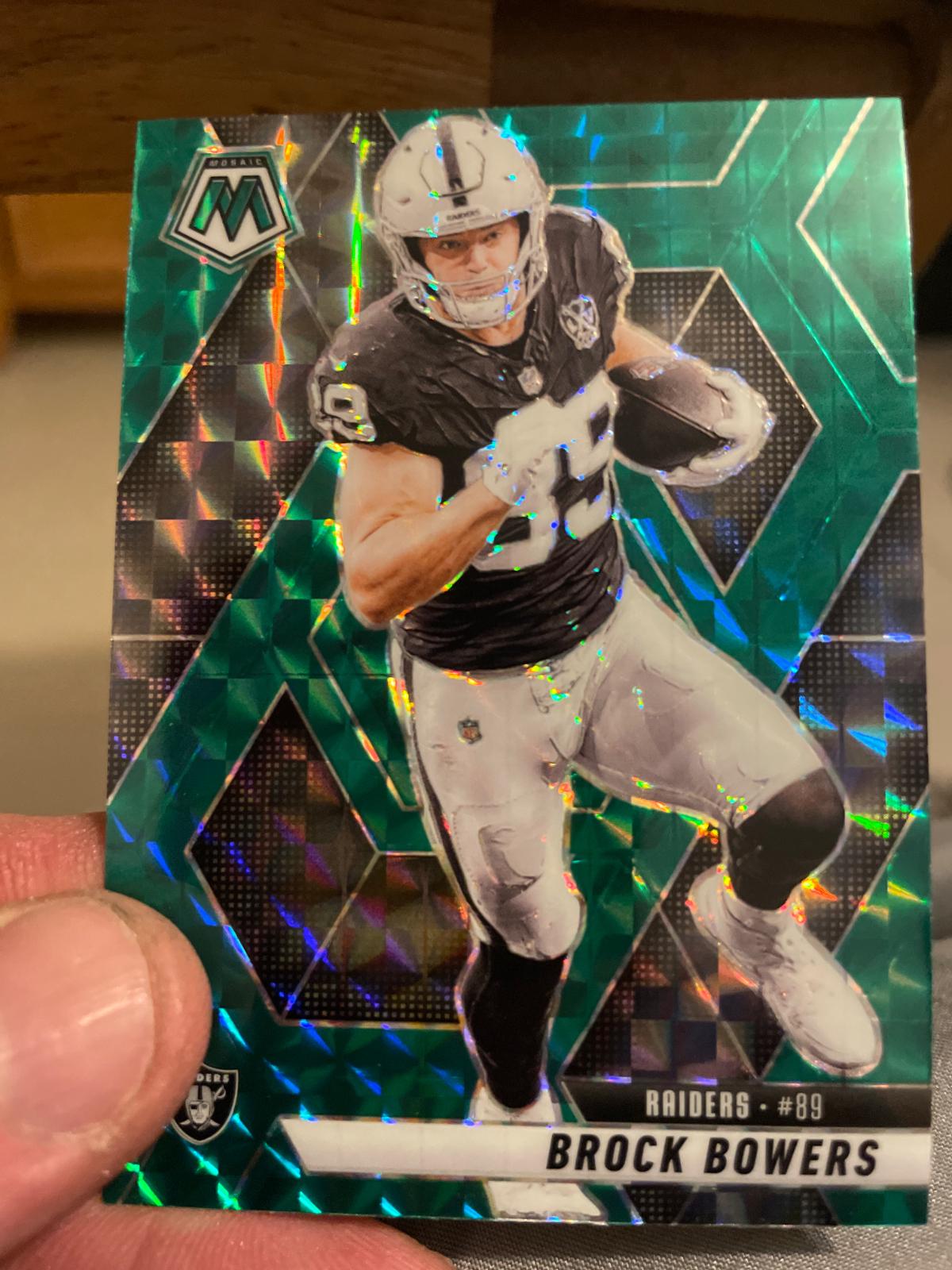2025 Panini Mosaic Brock Bowers [Green] #5 card