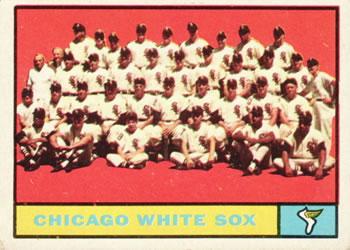 1961 Topps White Sox Team #7 card